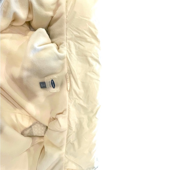 Old Navy Puffer Vest - Picture 8 of 8